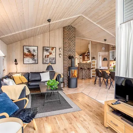 Holiday home Ronna - 2-2km From The Sea By Interhome *