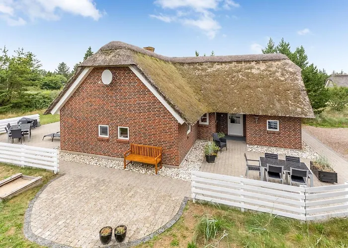 Vakantiehuis Ronna - 2-2km From The Sea By Interhome