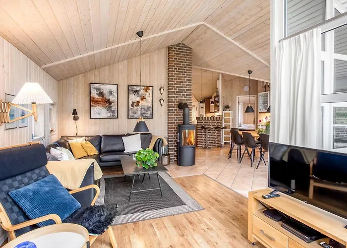 Vakantiehuis Ronna - 2-2km From The Sea By Interhome *