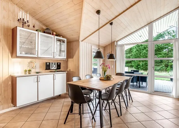 Vakantiehuis Ronna - 2-2km From The Sea By Interhome