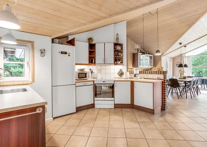 Vakantiehuis Ronna - 2-2km From The Sea By Interhome