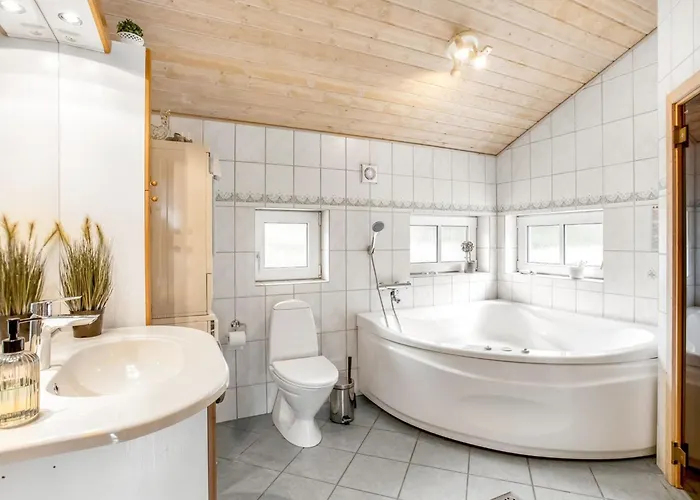 Ronna - 2-2km From The Sea By Interhome Vakantiehuis