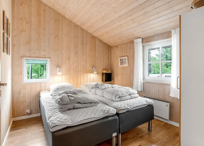 Vakantiehuis Ronna - 2-2km From The Sea By Interhome